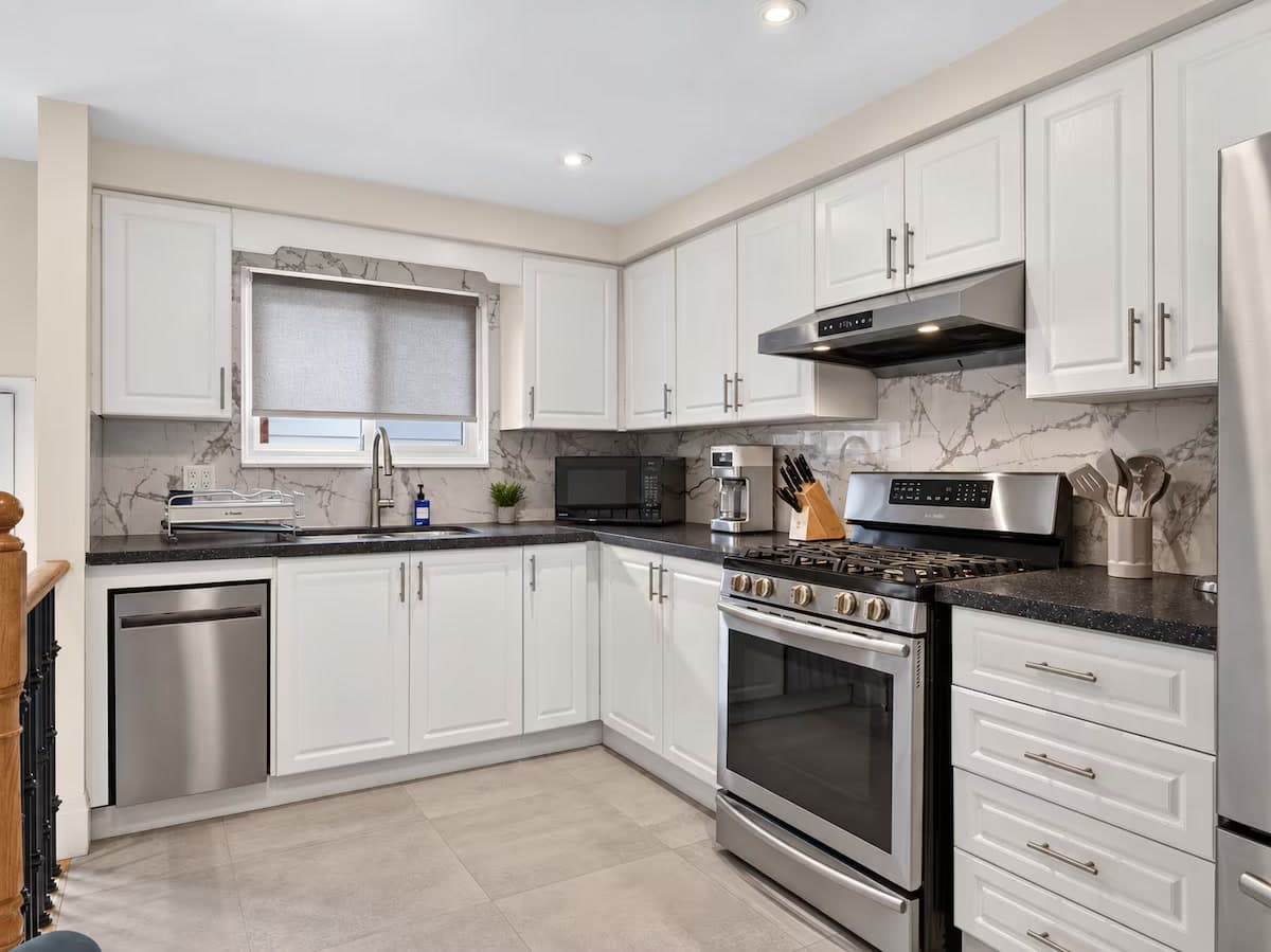 Scarborough 1 — Full kitchen