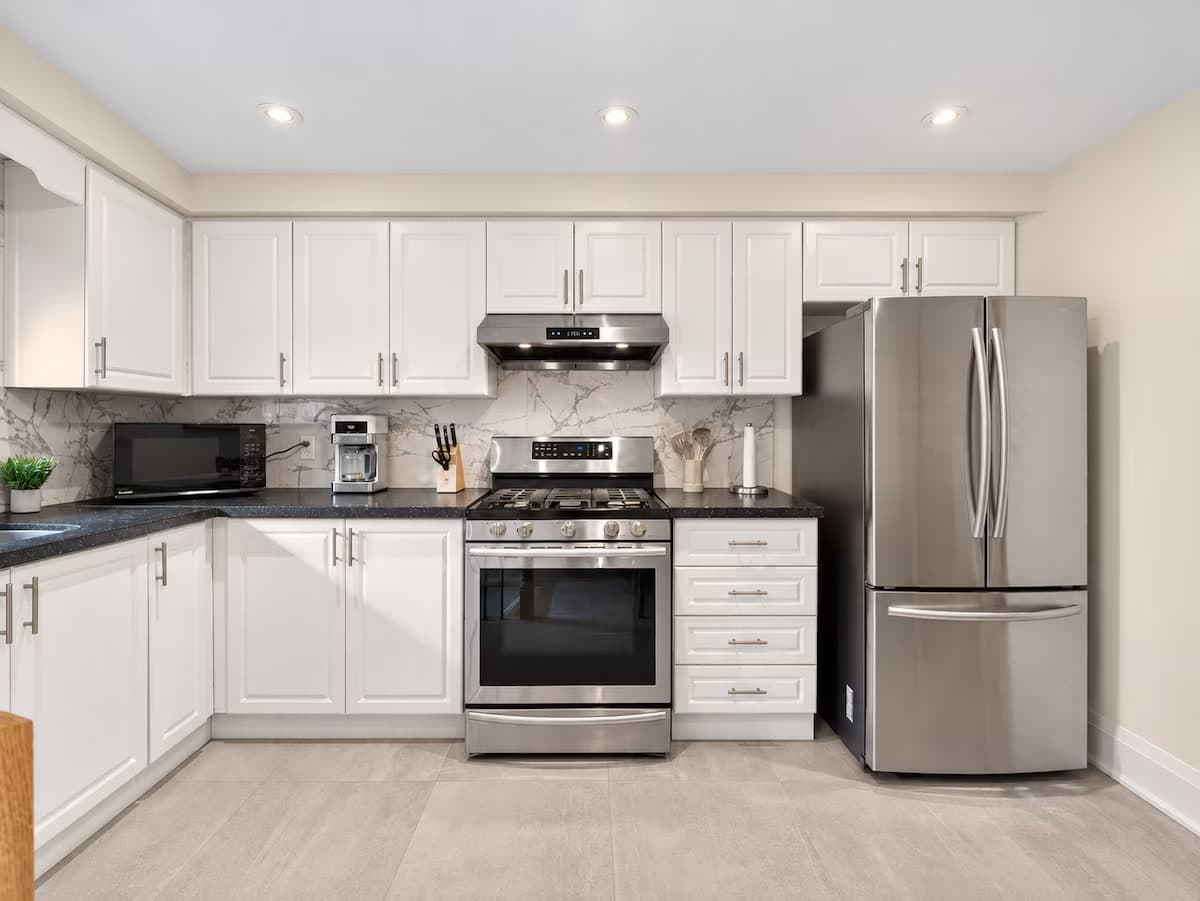 Scarborough 1 — Full kitchen