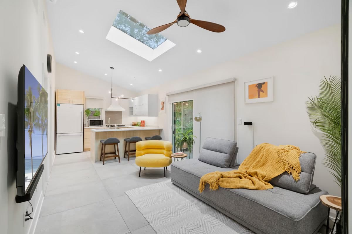 Scarborough 2 — Living room