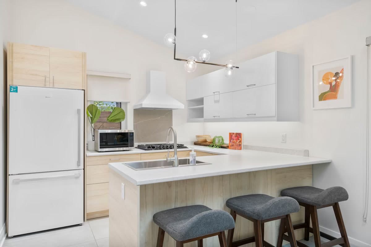 Scarborough 2 — Full kitchen